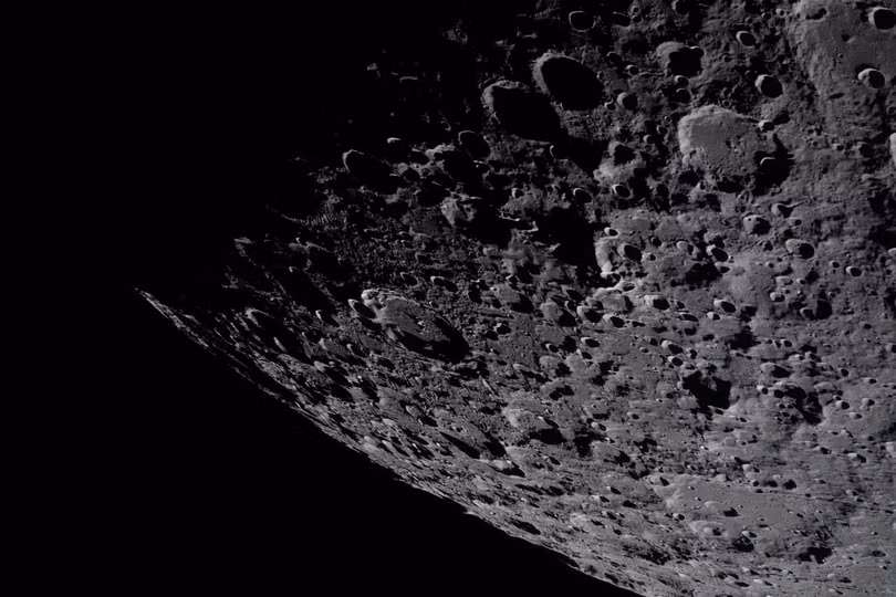 nhung-buc-anh-an-tuong-ve-mat-trang-tu-khoang-cach-7000-km-3.jpg
