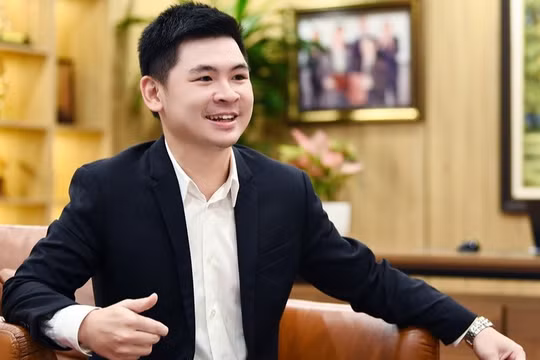 Phó Chủ tịch HĐQT T&T Group Đỗ Vinh Quang trao đổi với phóng viên