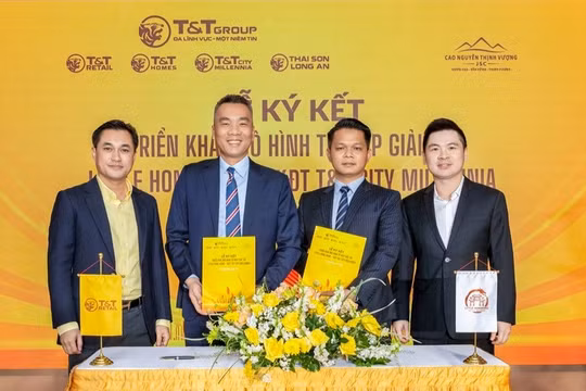 Đại diện Công ty TNHH T&T Retail (thành viên Tập đoàn T&T Group) và Công ty Cổ phần Cao Nguyên Thịnh Vượng đã ký kết Thỏa thuận hợp tác phát triển Little Hong Kong