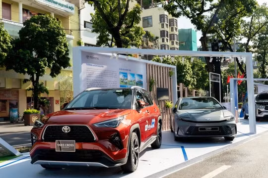 Người dùng Việt hưởng lợi khi mua xe Toyota Hybrid 