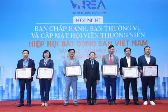Tập đoàn Geleximco nhận “cú đúp” bằng khen vì những đóng góp cho thị trường BĐS