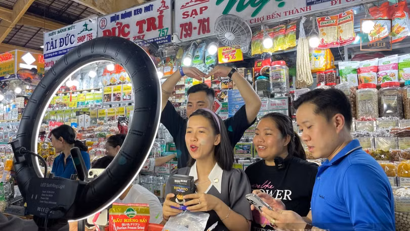 Từ tương tác trực tiếp đến quyết định mua hàng, livestream rút ngắn khoảng cách giữa thương hiệu và người tiêu dùng.