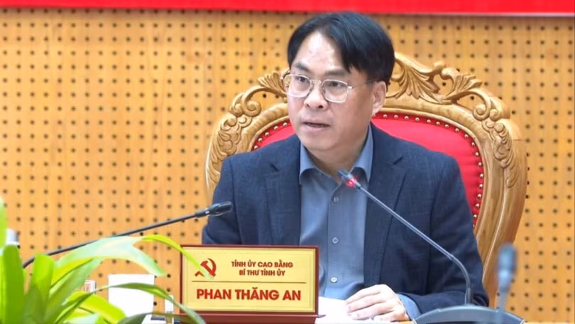 Bí thư Tỉnh ủy Cao Bằng Phan Thăng An làm rõ cách Cao Bằng cụ thể hóa tinh thần đổi mới của Đại hội bằng những mục tiêu, giải pháp và khâu đột phá mang tính căn cơ, lâu dài.