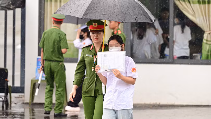 326 thí sinh thi lại tốt nghiệp THPT 2026 tại Trường THPT Chuyên Tuyên Quang ngày 14 và 15/8/2026. Ảnh: VTC News.