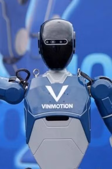 Robot Việt “lên trình”, bước ổn định trên dốc, mấp mô