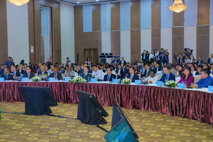 Các đại biểu tham gia hội nghị bàn tròn cấp Bộ trưởng trong khuôn khổ Tuần lễ Số Quốc tế Việt Nam 2025. Ảnh: Bộ KHCN.