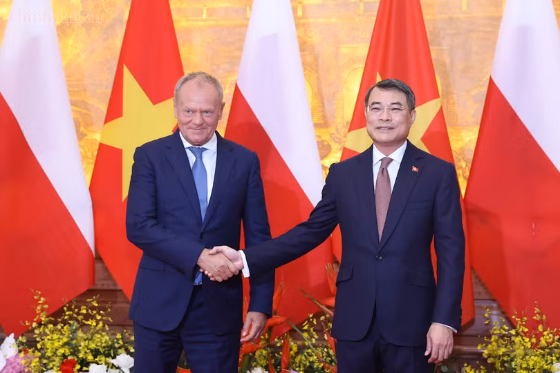 Thủ tướng Lê Minh Hưng và Thủ tướng Donald Tusk. Ảnh: chinhphu.vn/Nhật Bắc.