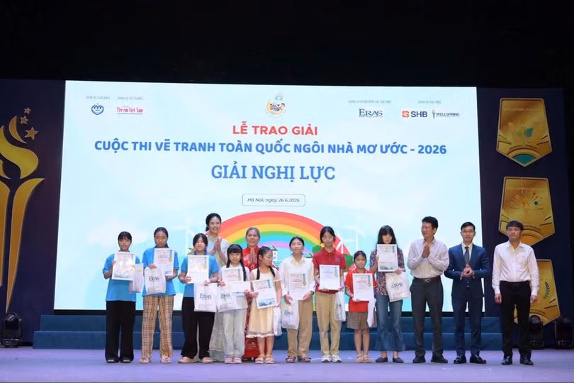 Ban Tổ chức vinh danh 10 em nhỏ đạt Giải Nghị lực tại Cuộc thi vẽ tranh toàn quốc “Ngôi nhà mơ ước” năm 2026. Ảnh: BTC.