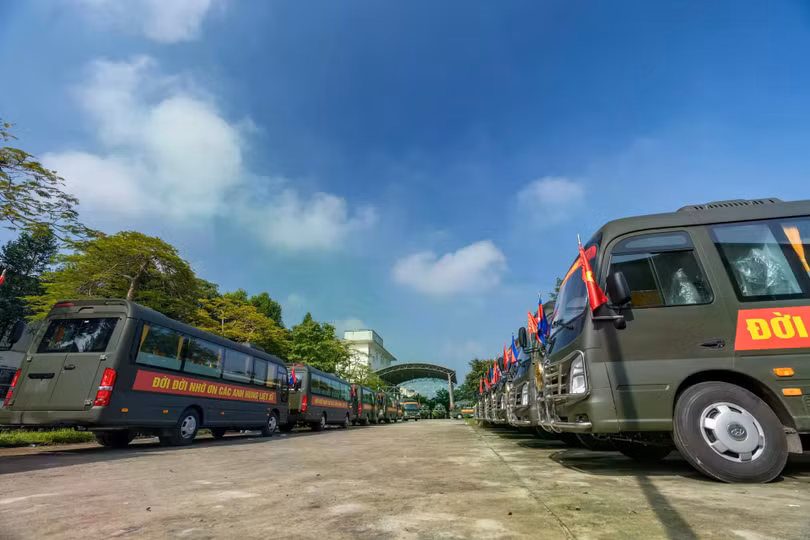 Dàn xe Hyundai County sau cải hoán, sẵn sàng phục vụ các Đội tìm kiếm, quy tập hài cốt liệt sĩ trong Chiến dịch 500 ngày đêm. Ảnh: HTCV.