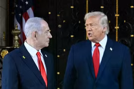 Tổng thống Mỹ Donald Trump và Thủ tướng Israel Benjamin Netanyahu trong một cuộc gặp tại Palm Beach, Florida. ảnh: AFP.