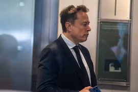 Elon Musk đến tòa án liên bang khi trong phiên tòa xét xử vụ kiện của Elon Musk chống lại OpenAI tại Oakland, California vào ngày 28/4. Ảnh: Getty.