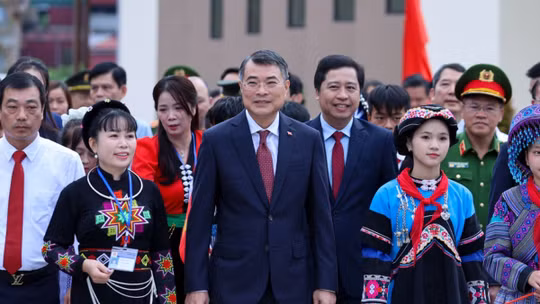 Thủ tướng mong học sinh, sinh viên làm chủ công nghệ, không để công nghệ điều chỉnh mình