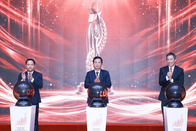 nhan-nut-cong-bo-chuong-trinh.jpg