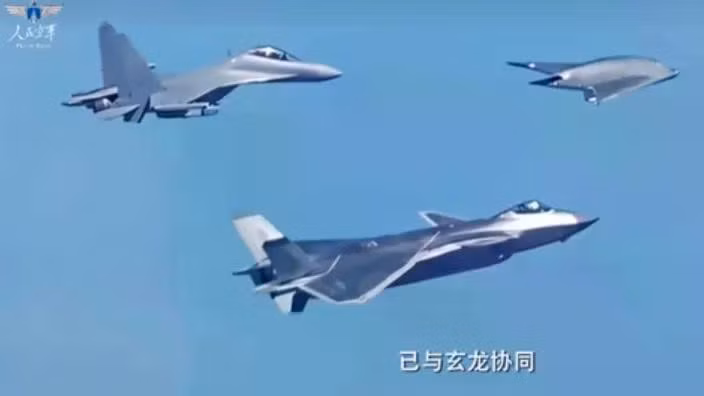 gj-11-cung-j-20-va-f-16d.jpg