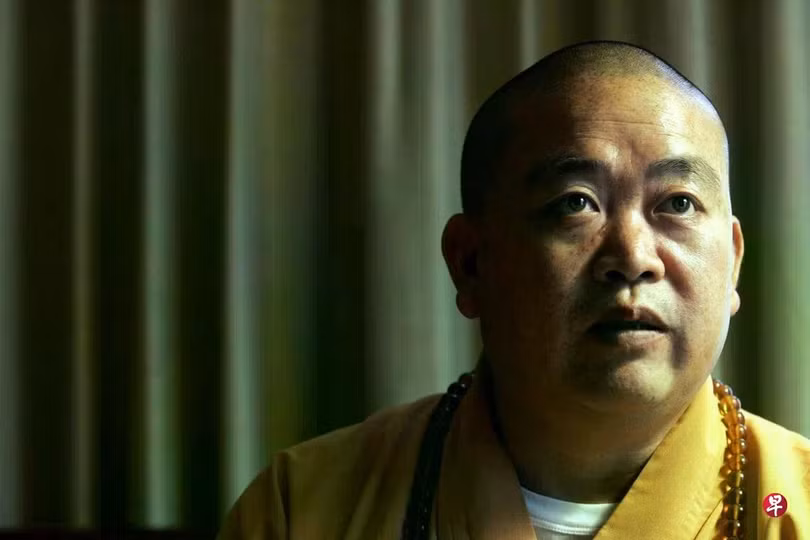 Lưu Ứng Thành (pháp danh Thích Vĩnh Tín) hôm 29/5 bị tòa án Tân Hương, tỉnh Hà Nam kết án 24 năm tù, phạt 3,5 triệu NDT vì tham ô, nhận hối lộ và đưa hối lộ. Ảnh: Sina. 