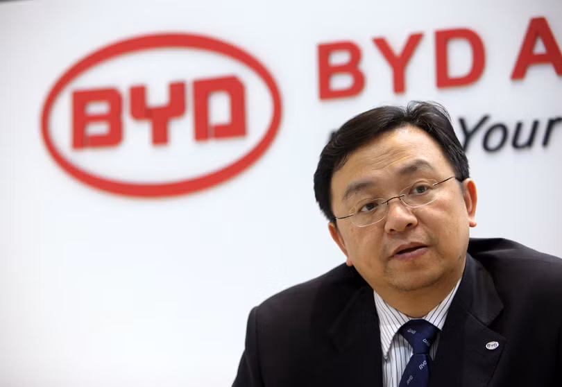 Từ một kỹ sư nghèo, Vương Truyền Phúc đã trở thành tỷ phú, ông chủ và CEO hãng xe điện số 1 Trung Quốc. Ảnh: Thepaper.