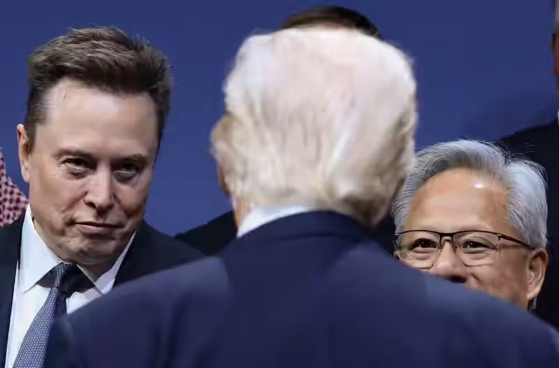 trump-va-hai-nguoi.jpg