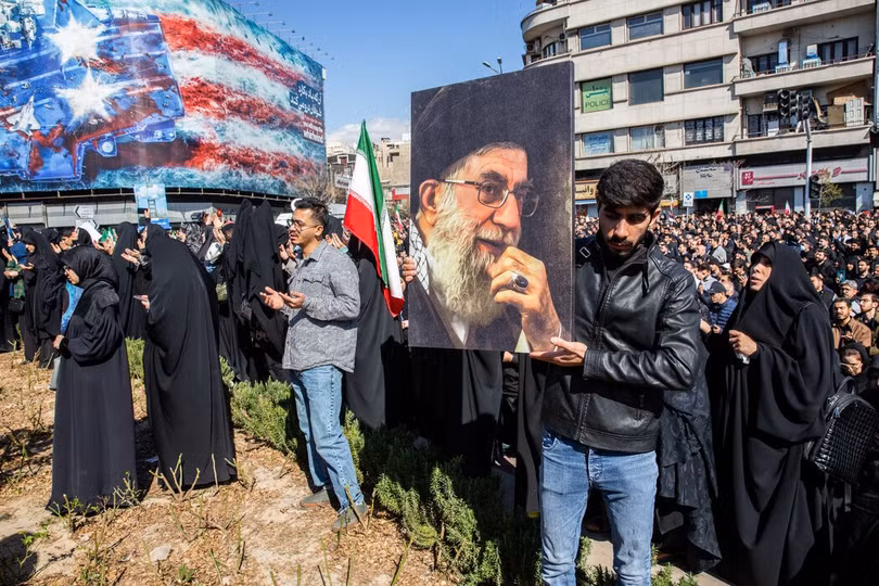 dan-chung-iran-mit-tinh.jpg