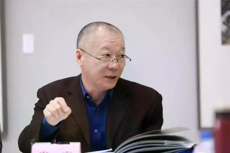 giao-su-tieu-ung.jpg
