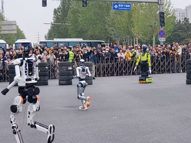 ro-bot-chay.jpg