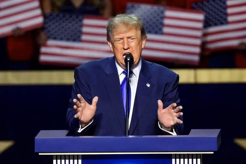 Ông Trump tuyên bố sẽ thưởng mỗi người Mỹ trưởng thành 5.000 USD để đảng Cộng hòa tiếp tục kiểm soát lưỡng viện. Ảnh: FPA/Theguardian.