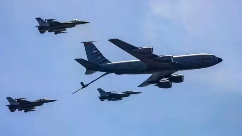 kc-135-tiep-dau.jpg