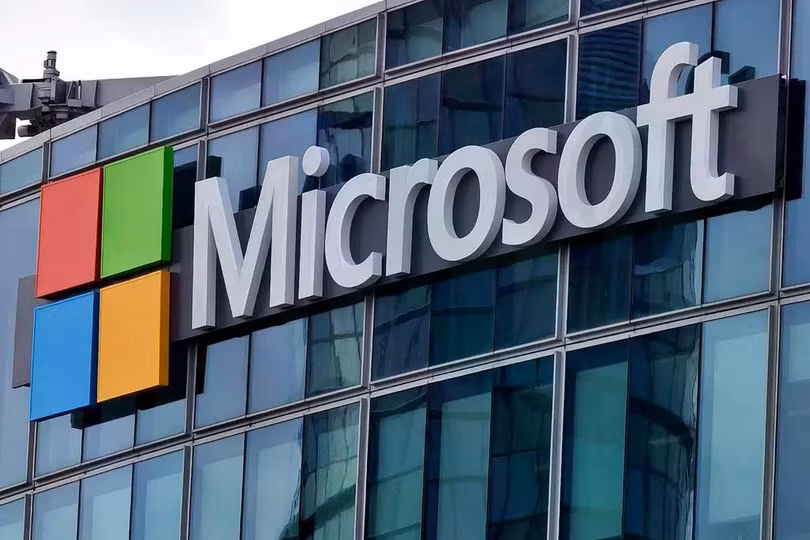 Giá cổ phiếu tăng từ 390,54 USD lên 451,10 USD trong ngày 30/7 khiến giá trị vốn hóa của Microsoft tăng thêm 450 tỷ USD chỉ sau một ngày. Ảnh: Creaders.