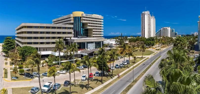 Trước sức ép của Mỹ, tập đoàn Meliá của Tây Ban Nha đã phải rút đội ngũ quản lý khỏi các khách sạn ở Cuba. Trong ảnh: Meliá Hotel ở Havana. Ảnh: HNR.