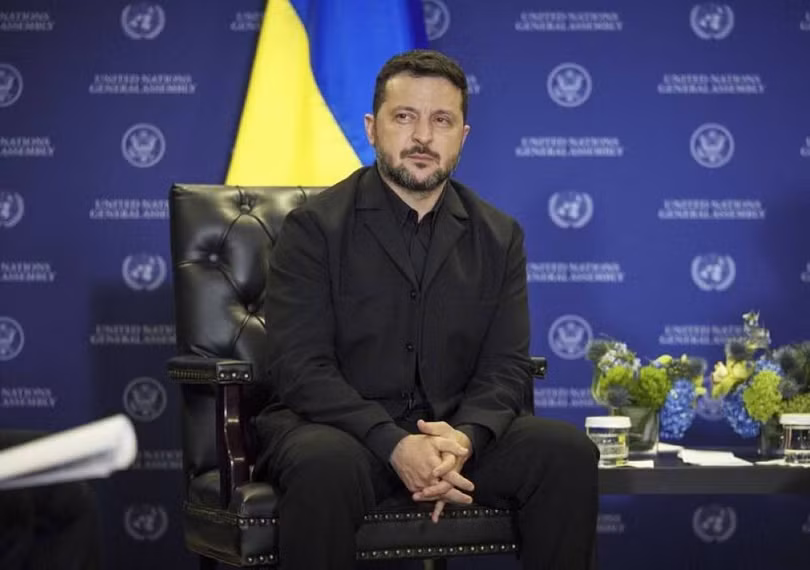 Tổng thống Ukraine Zelensky hôm 3/10 cảnh báo Nga đang phát triển hệ thống vệ tinh internet tương tự Starlink của Mỹ. Ảnh: EPA.
