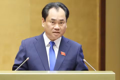 Bộ trưởng Nông nghiệp và Môi trường Trịnh Việt Hùng giải trình, tiếp thu ý kiến đại biểu Quốc hội. Ảnh: VGP.