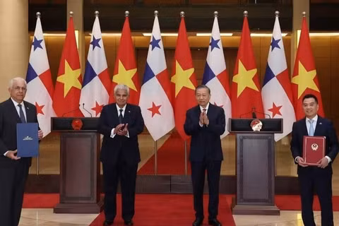 Việt Nam - Panama ký hàng loạt văn kiện hợp tác