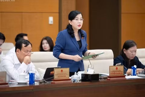 Chủ nhiệm Ủy ban Khoa học, Công nghệ và Môi trường Nguyễn Thanh Hải trình bày Báo cáo tóm tắt Thẩm tra sơ bộ dự án Luật sửa đổi, bổ sung một số điều của Luật Điện lực. Ảnh: Quốc hội.