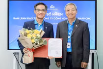 Ông Nguyễn Hải Sơn nhận quyết định bổ nhiệm Quyền Tổng Giám đốc CMC TS. 