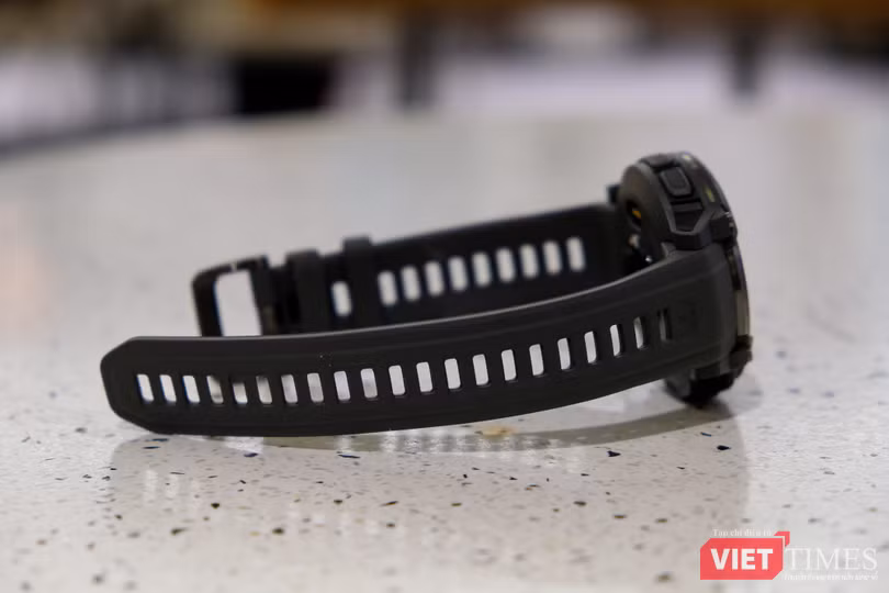 vt-garmin-instinct-crossover-amoled-gia-17-trieu-co-xung-dang-anh-9.jpg