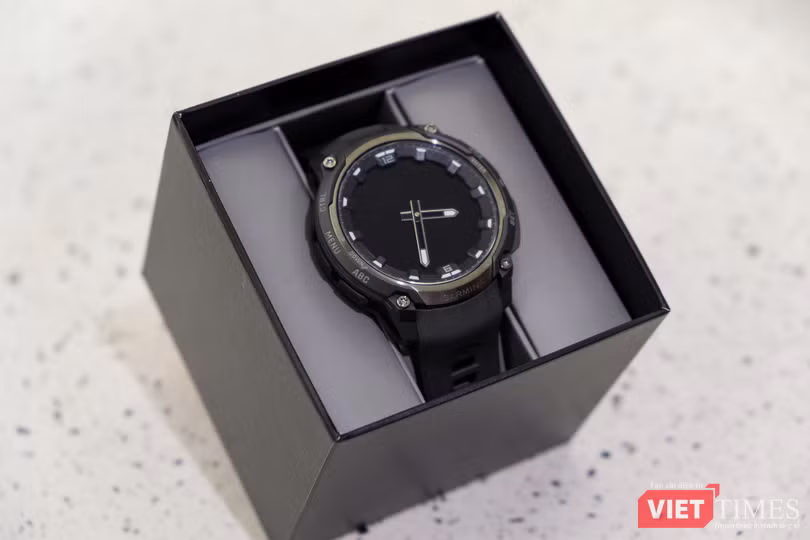 vt-garmin-instinct-crossover-amoled-gia-17-trieu-co-xung-dang-anh-2.jpg
