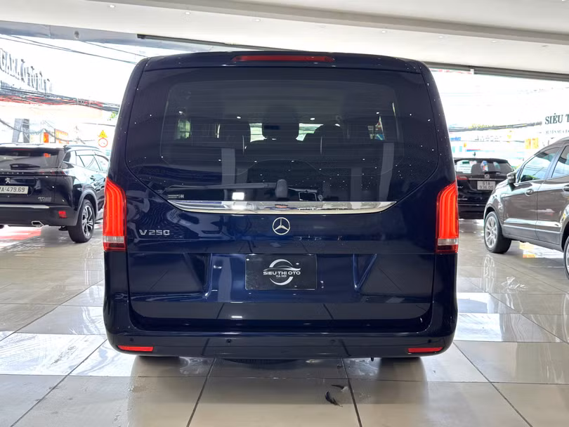 22nha-di-dong22-mercedes-benz-v250-mat-50-gia-tri-sau-5-nam-anh-3.jpg