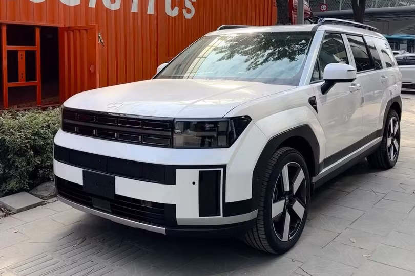 vua-ra-mat-hyundai-santa-fe-hybrid-bat-ngo-giam-gia-tai-dai-ly-anh-1.jpg
