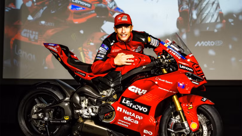 ducati-panigale-v4-marquez-ban-gioi-han-he-lo-kha-nang-ve-viet-nam-gia-ngang-o-to-hang-sang-anh-2.jpg