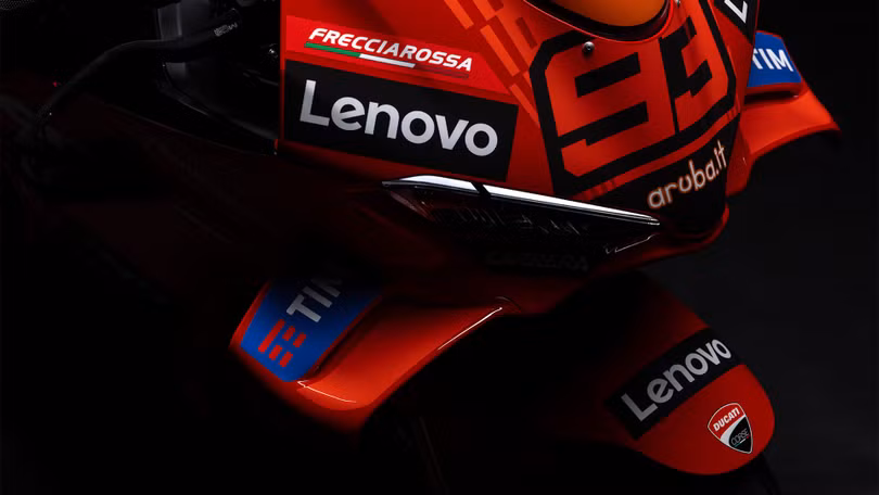ducati-panigale-v4-marquez-ban-gioi-han-he-lo-kha-nang-ve-viet-nam-gia-ngang-o-to-hang-sang-anh-3.jpg