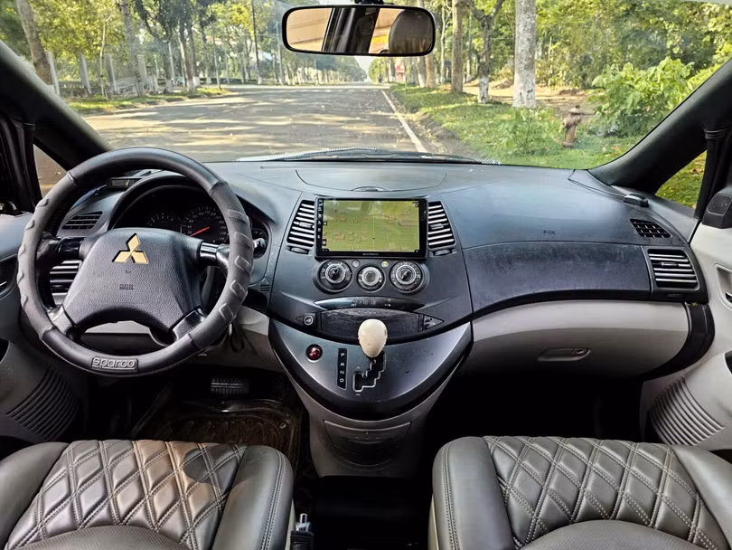 mitsubishi-grandis-2005-15.jpg