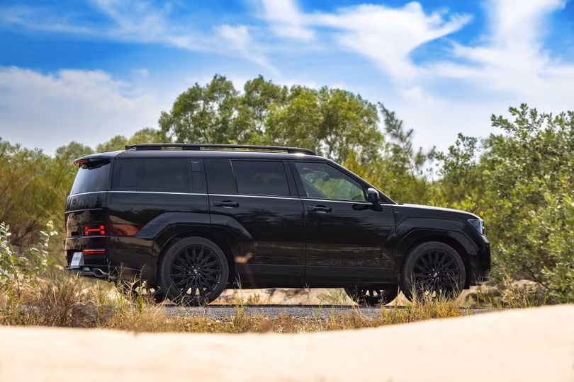 hyundai-santafe-black-4.jpg