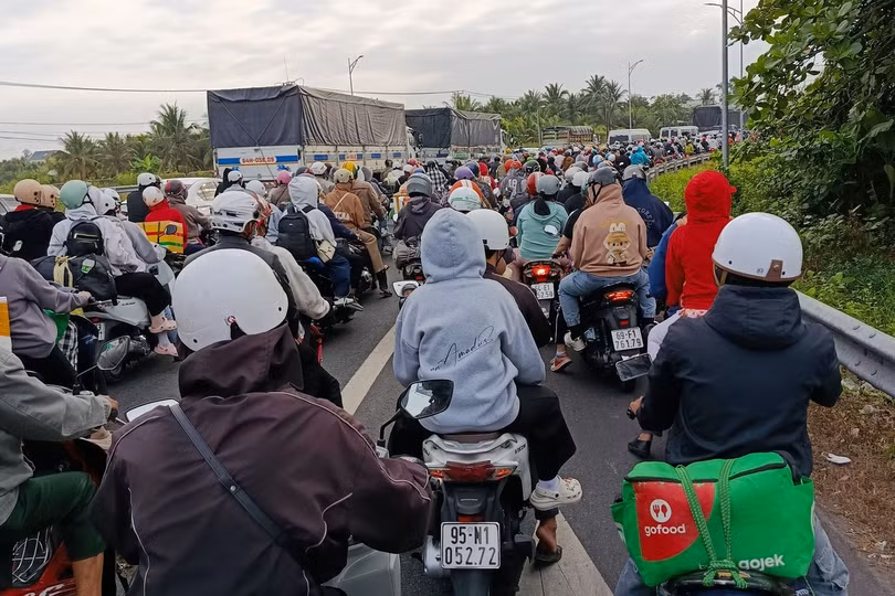 ket-xe-cua-ngo-tphcm-anh-4.jpg