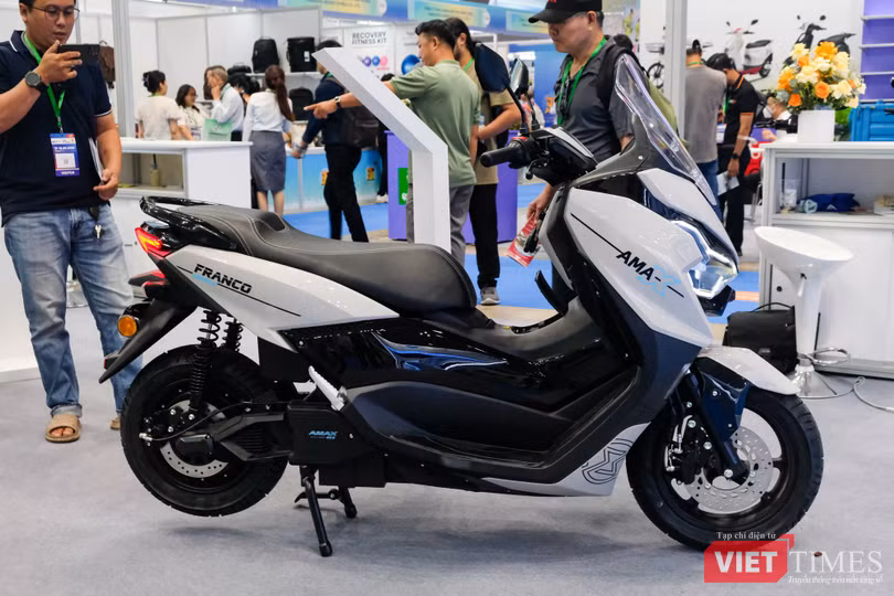 vt-franco-amax-xuat-hien-tai-viet-nam-14.jpg
