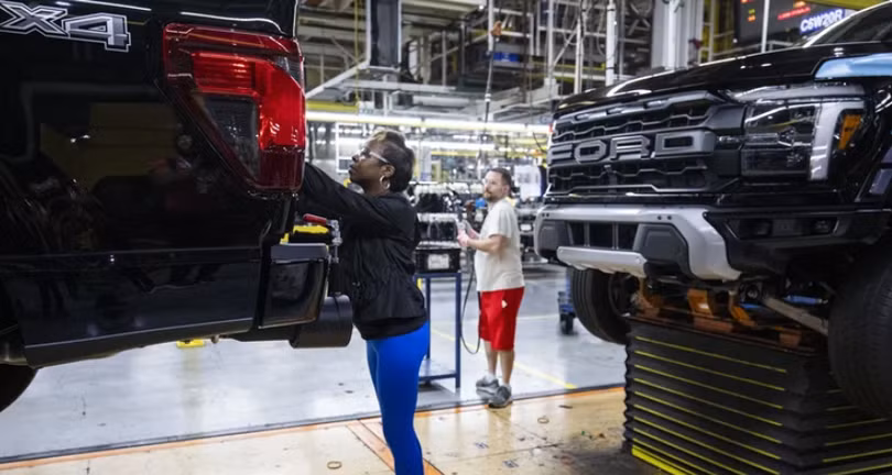 Hãng xe Ford phải tái tuyển dụng hàng loạt kỹ sư con người sau thất bại từ việc vội vã ứng dụng trí tuệ nhân tạo. Ảnh: BGR.