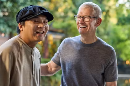 Tin nóng công nghệ 12/10: iPhone gập có thể khan hàng, Tim Cook đến Trung Quốc