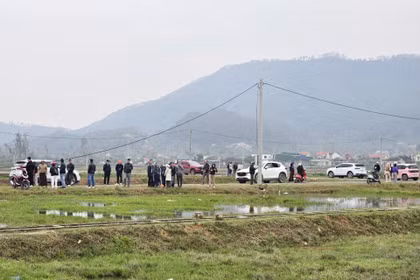 "Biển người" đổ về Nghệ An săn đất