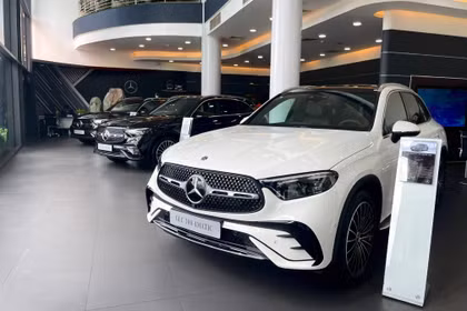 Cuộc đua xe sang thay đổi ra sao khi xuất hiện loạt xe tiền tỷ Trung Quốc?