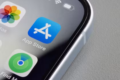 Tin nóng công nghệ 19/7: Apple, Google bị yêu cầu gỡ ứng dụng AI tạo ảnh khỏa thân giả