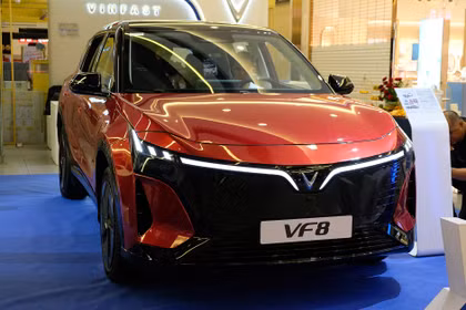 Ngắm VinFast VF 8 thế hệ mới vừa xuất hiện tại đại lý