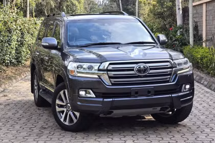 Vì sao Toyota Land Cruiser đời cũ vẫn giữ giá cao sau nhiều năm sử dụng?